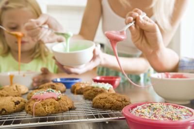 making cookies with colored icing